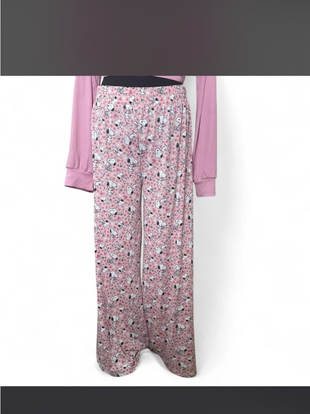 Cute pink Snoopy pajama pants with an all-over print 💗